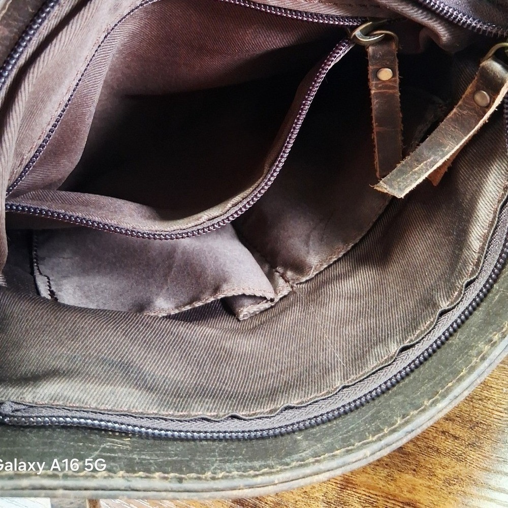 Distressed Brown Leather Crossbody Bag Multi Pocket Messenger Purse Cowgirl Boho - Picture 9 of 12